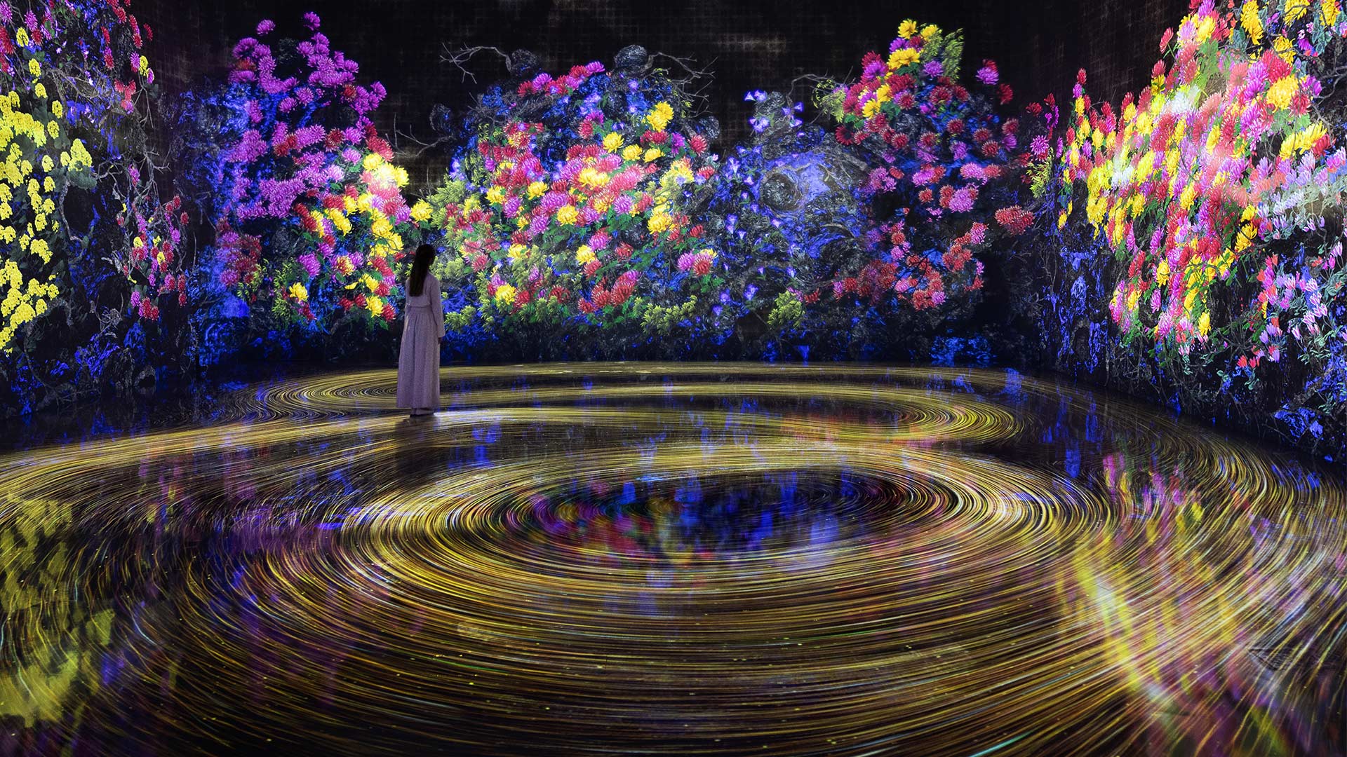 Flow Reaches Far · teamLab